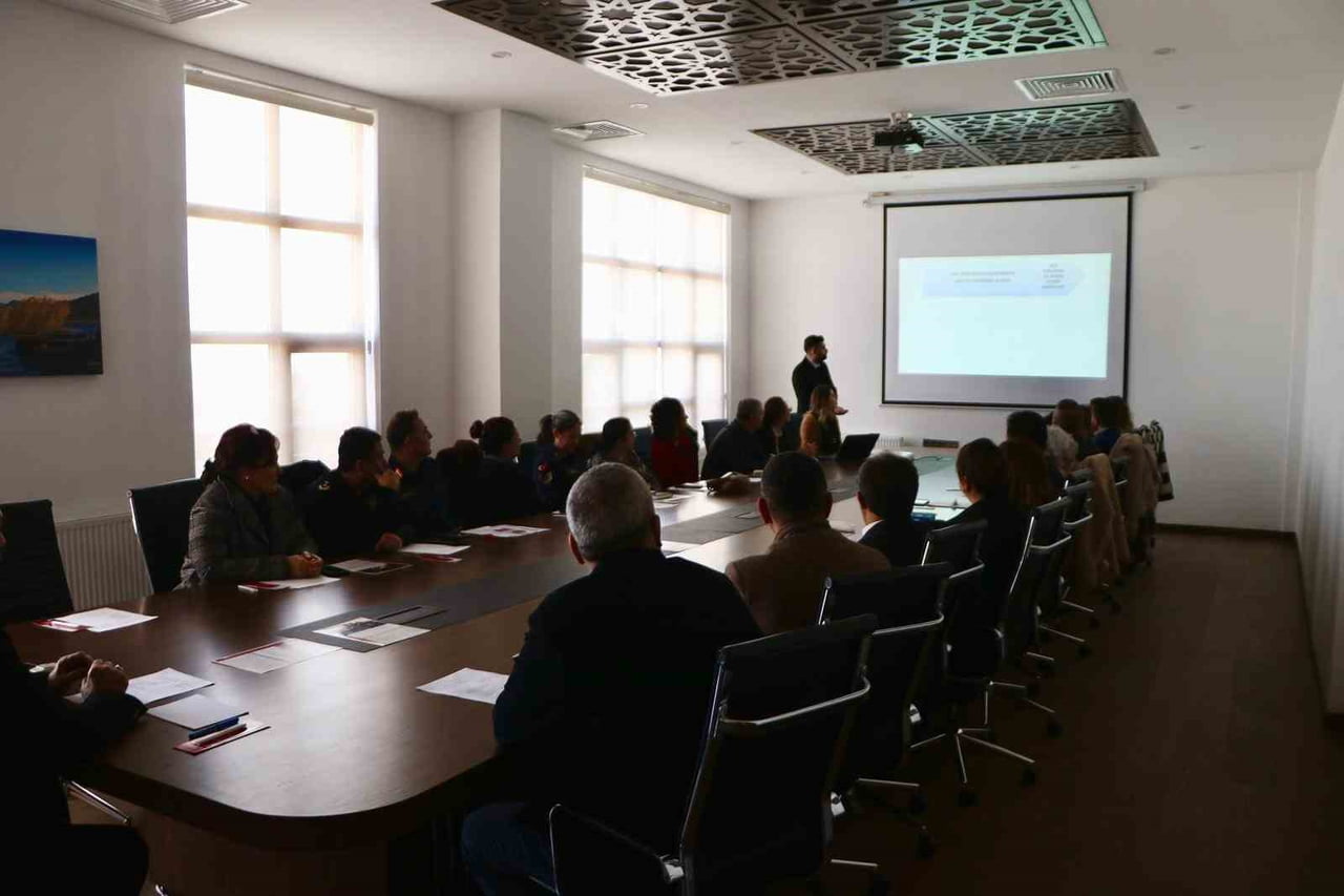 İLGİLİ KURUMLARIN TEMSİCİLERİ KATILDI