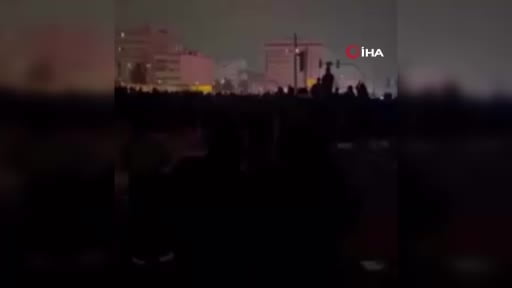 İran'da hayat pahalılığına karşı başlayan ve hükümet karşıtı protestolara dönüşen gösterilerde...