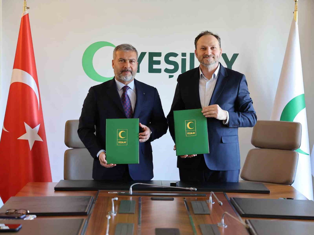 İŞ BİRLİĞİ PROTOKOLÜ, ANADOLU ÜNİVERSİTESİ REKTÖRÜ PROF. DR. YUSUF ADIGÜZEL İLE YEŞİLAY GENEL...