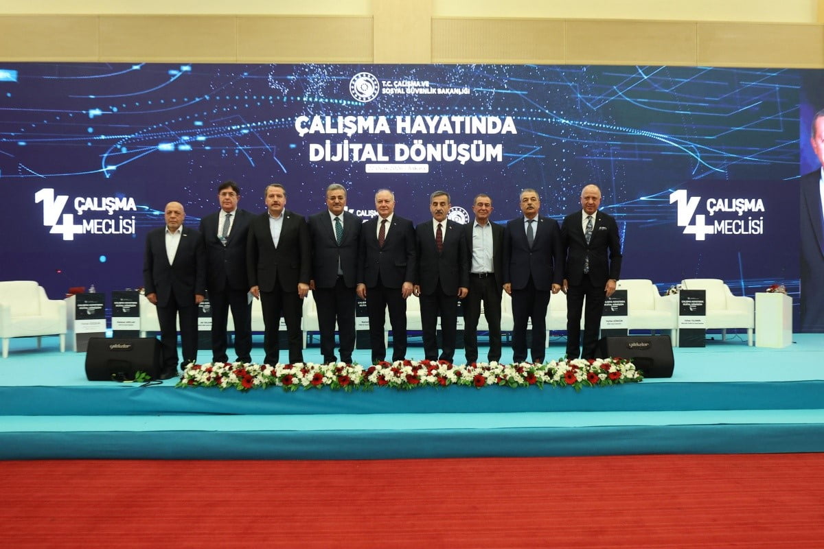 İŞÇİ VE MEMUR KONFEDERASYONLARININ GENEL BAŞKAN VE YÖNETİCİLERİ, DİJİTAL DÖNÜŞÜMÜN ÇALIŞMA...