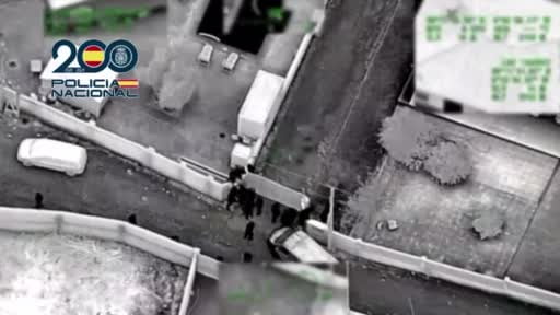 İspanya polisi, Atlantik Okyanusu'nda yüzer üsler kuran ve buradan karaya uyuşturucu taşımak için...