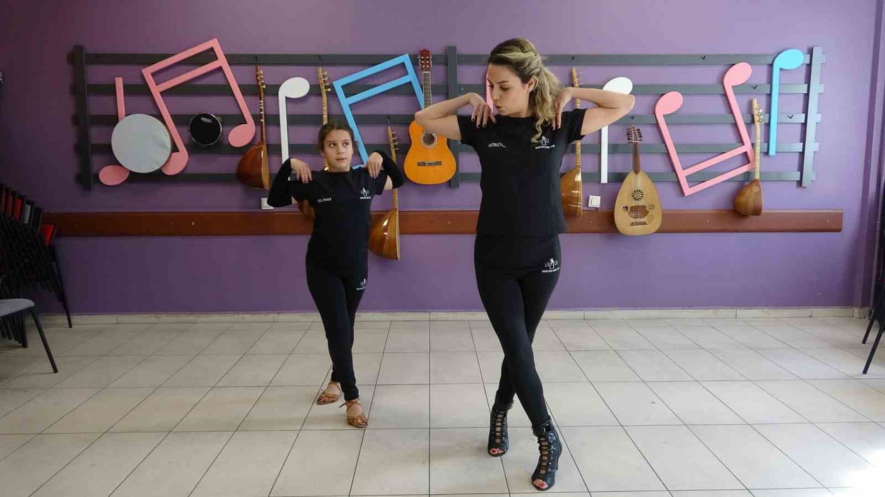 ISPARTA’DA 5 YAŞINDA BAŞLADIĞI SALSA DANSINDA KISA SÜREDE BÜYÜK BAŞARILAR ELDE EDEN 10 YAŞINDAKİ...