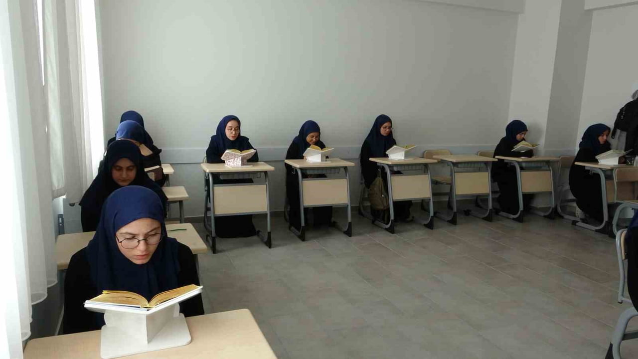 ISPARTA’DA BİR VAKIF BÜNYESİNDE EĞİTİM VEREN KIZ KUR’AN KURSU’NDA HAFIZLIK EĞİTİMİNİ TAMAMLAYAN...