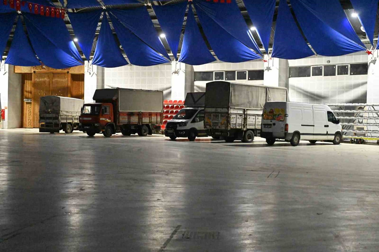 ISPARTA’DA ETKİLİ OLAN SOĞUK HAVA, PAZARCI ESNAFINI OLUMSUZ ETKİLERKEN, YAŞANABİLECEK ÜRÜN...