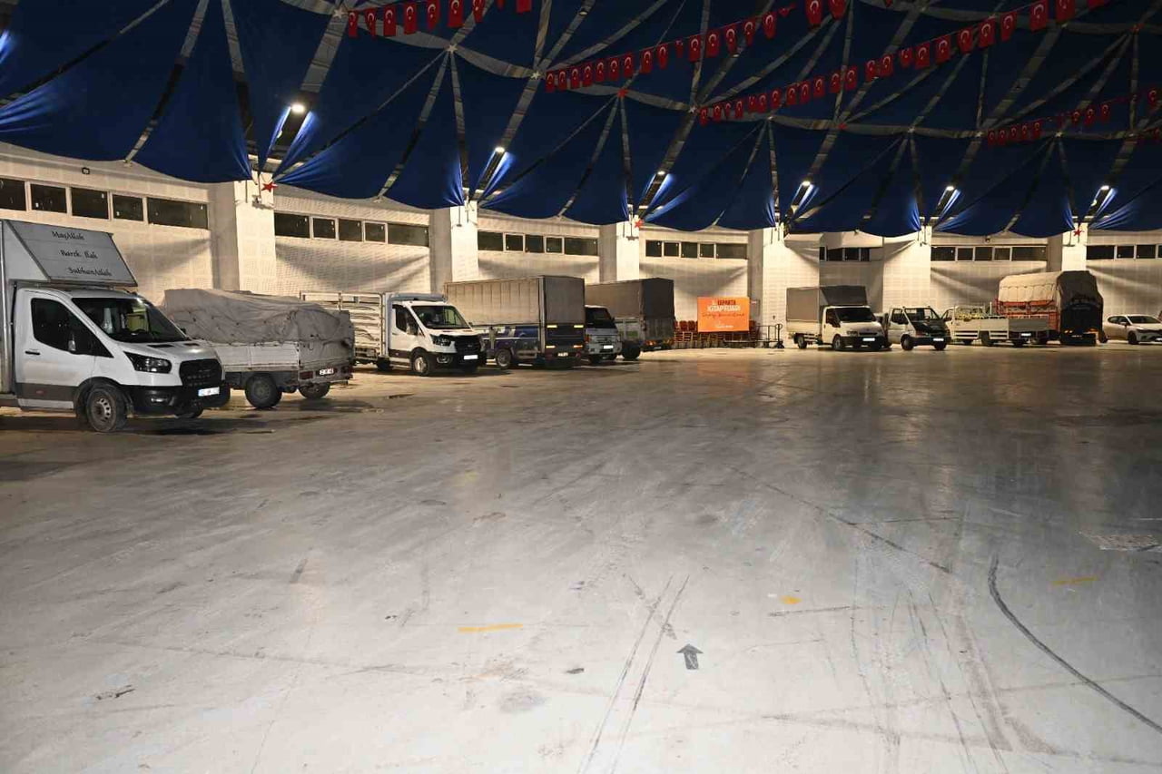 ISPARTA’DA ETKİLİ OLAN SOĞUK HAVA, PAZARCI ESNAFINI OLUMSUZ ETKİLERKEN, YAŞANABİLECEK ÜRÜN...