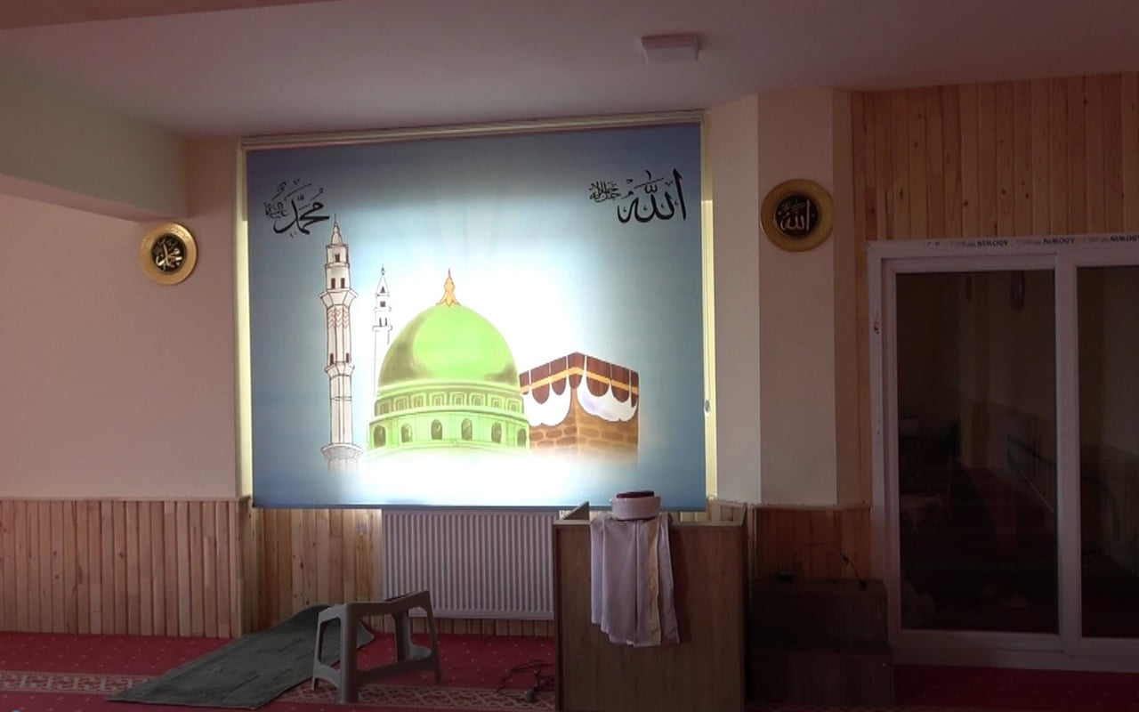 ISPARTA’DA YILMAZLAR CAMİİ’NDE ÇOCUKLARA MÜEZZİNLİK ÖĞRETİLMESİ SIRASINDA YAŞANAN GERGİNLİĞİN...