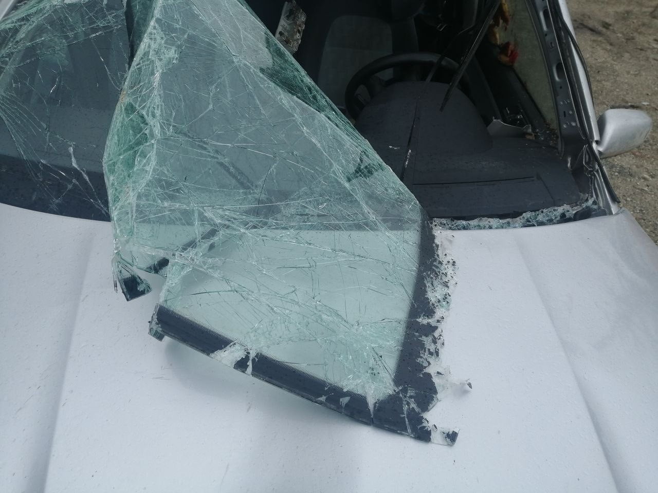 ISPARTA’NIN YALVAÇ İLÇESİNDE SÜRÜCÜSÜNÜN KONTROLÜNÜ KAYBETTİĞİ OTOMOBİL ŞARAMPOLE YUVARLANARAK...