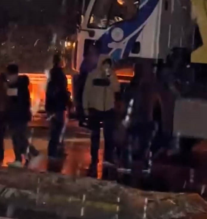 İSTANBUL'DA ETKİLİ OLAN KAR YAĞIŞIYLA BİRLİKTE ARNAVUTKÖY'DE HEM TEBESSÜM ETTİREN HEM DE İÇ ISITAN...