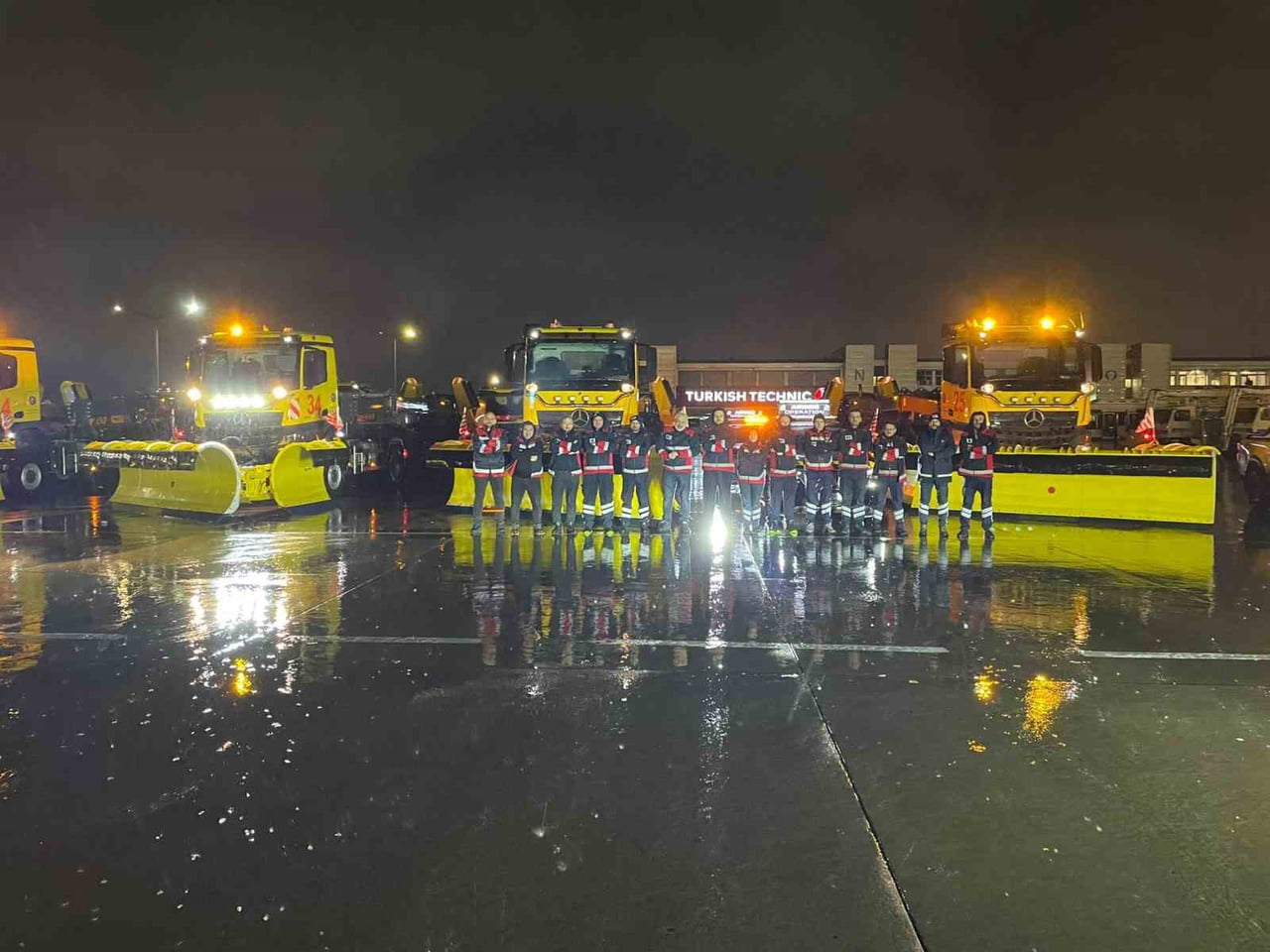 İSTANBUL'DA YARIN BEKLENEN KAR YAĞIŞI VE OLUMSUZ HAVA ŞARTLARI NEDENİYLE SABİHA GÖKÇEN...