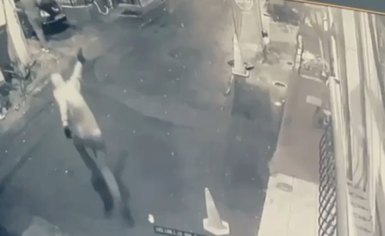 İSTANBUL'UN BEYOĞLU İLÇESİNDE İKİ GRUP ARASINDA ÇIKAN SİLAHLI ÇATIŞMADA 1 KİŞİ HAYATINI KAYBETTİ....