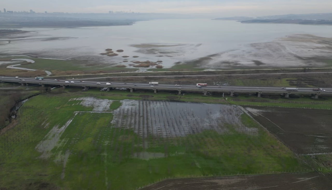 İSTANBUL ÇATALCA'DA İDDİAYA GÖRE İSKİ'YE AİT ATIK SU HATTINDA AYLAR ÖNCE MEYDANA GELEN ARIZA...