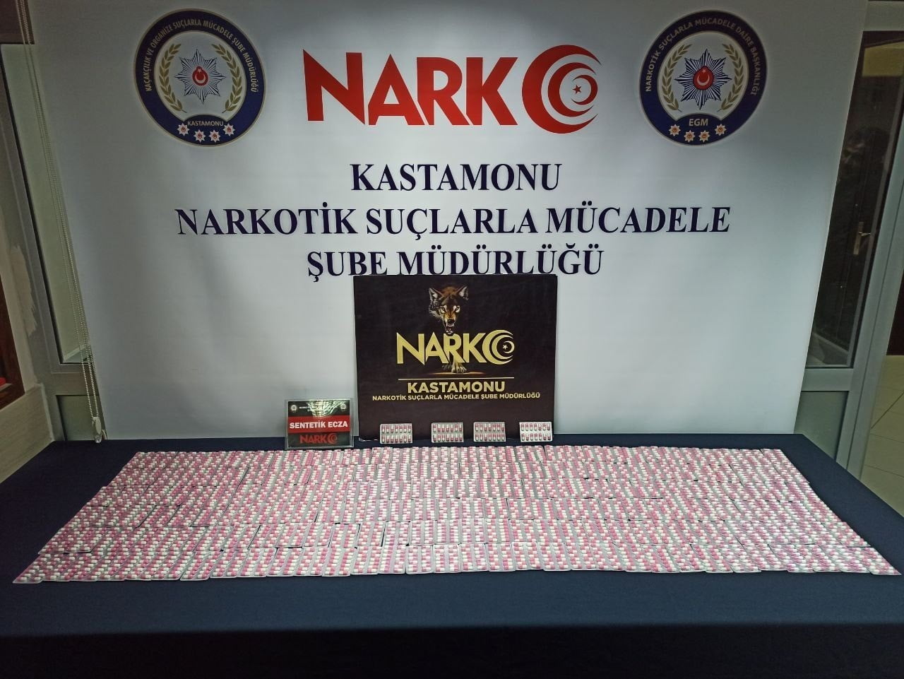 İSTANBUL’DAN KASTAMONU’YA KARGO PAKETİ İLE GÖNDERİLEN UYUŞTURUCUYU ALMAK İÇİN GELEN ŞÜPHELİLERE...