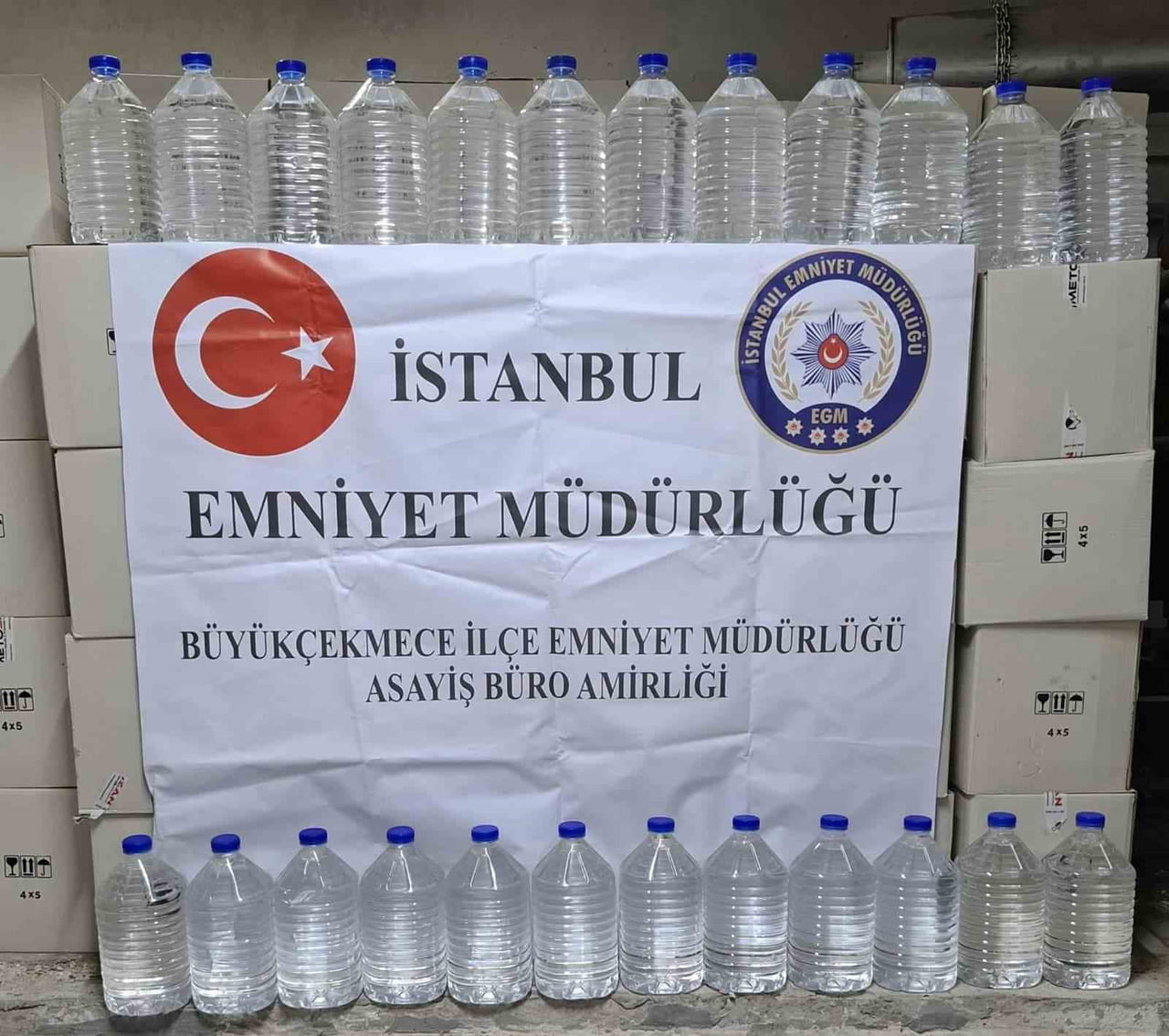 İSTANBUL EMNİYET MÜDÜRLÜĞÜ EKİPLERİ, BİR İŞ YERİNE YAPTIKLARI OPERASYONDA 2 BİN 700 LİTRE ETİL...