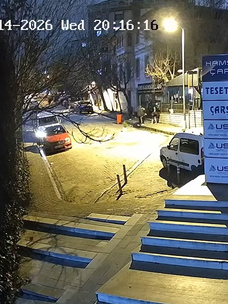 İSTANBUL GÜNGÖREN'DE İKİ GRUP ARASINDA 'YAN BAKMA' NEDENİYLE ÇIKAN KAVGADA 16 YAŞINDAKİ ÇOCUK...