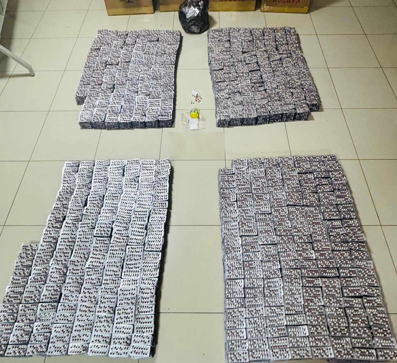 İSTANBUL SULTANGAZİ’DE ŞÜPHE ÜZERİNE DURDURULAN ARAÇTA ÇOK MİKTARDA UYUŞTURUCU ELE GEÇİRİLDİ....