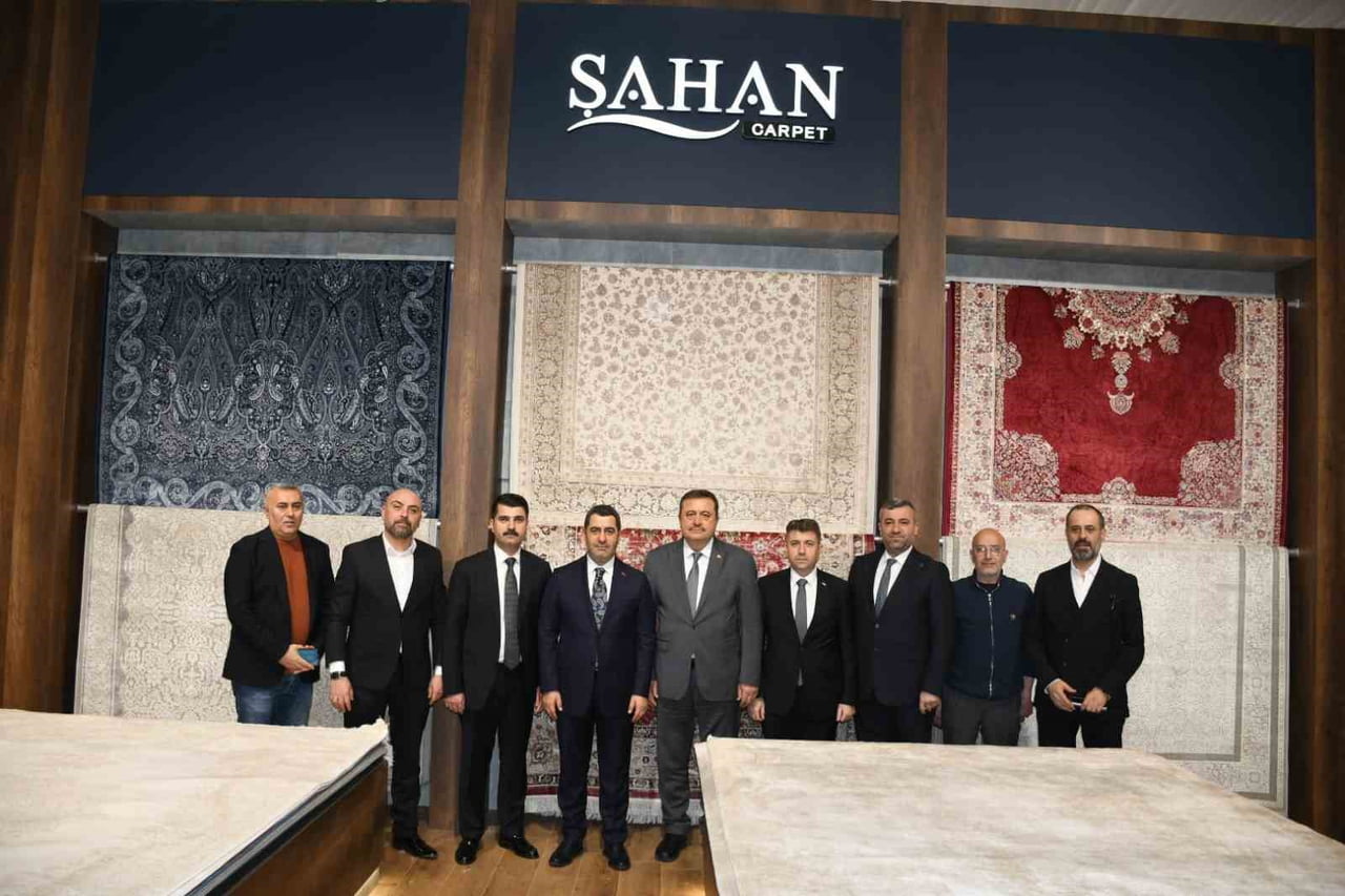 İSTANBUL ULUSLARARASI HALI VE ZEMİN KAPLAMALARI FUARININ AÇILIŞINA KATILDIKTAN SONRA FUARDA YER...