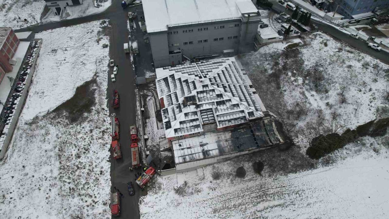 İSTANBUL’UN ARNAVUTKÖY İLÇESİ HADIMKÖY SANAYİ BÖLGESİ’NDE BULUNAN ÜÇ KATLI PLASTİK FABRİKASINDA...