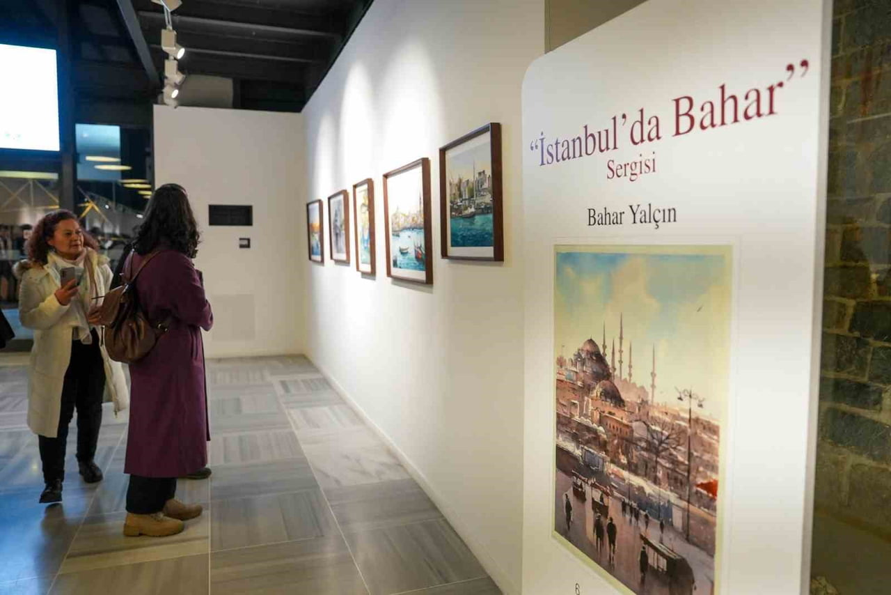 İSTANBUL’UN BAHAR ATMOSFERİNİN SULUBOYANIN ZARİF DİLİYLE YORUMLANDIĞI "İSTANBUL’DA BAHAR" SERGİSİ...