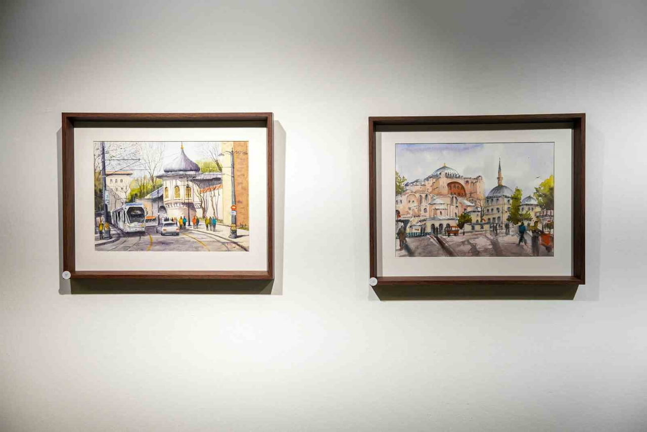 İSTANBUL’UN BAHAR ATMOSFERİNİN SULUBOYANIN ZARİF DİLİYLE YORUMLANDIĞI "İSTANBUL’DA BAHAR" SERGİSİ...
