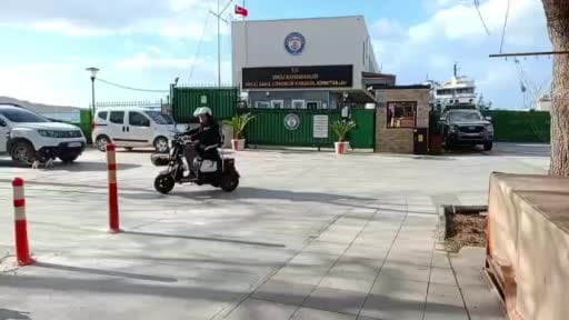 İzmir açıklarında göçmenleri taşıyan bot battı: 1 ölü, 7 kayıp