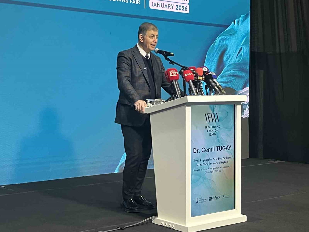 İZMİR BÜYÜKŞEHİR BELEDİYE BAŞKANI CEMİL TUGAY