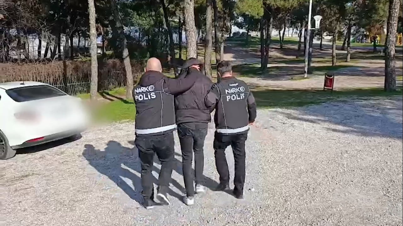 İZMİR CUMHURİYET BAŞSAVCILIĞI KOORDİNESİNDE YÜRÜTÜLEN DEV OPERASYONDA, UYUŞTURUCU TACİRLERİNİN...