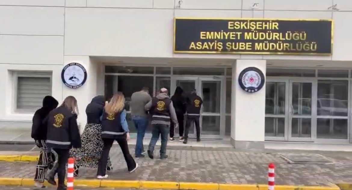 İZMİR’DE MEYDANA GELEN "EVDEN HIRSIZLIK" OLAYI İLE İLGİLİ OLARAK İZMİR İL EMNİYET MÜDÜRLÜĞÜ...