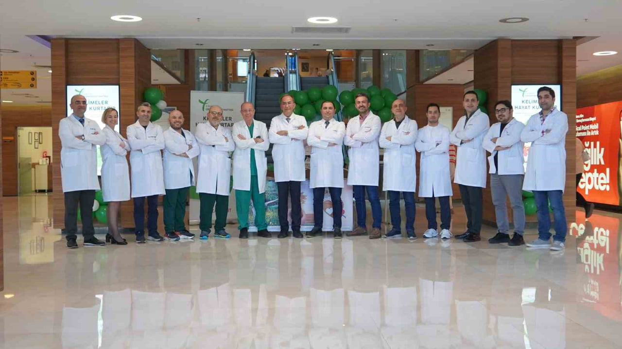 İZMİR EKONOMİ ÜNİVERSİTESİ MEDİCAL POİNT HASTANESİ’NDE GERÇEKLEŞTİRİLEN BAŞARILI NAKİL SÜRECİYLE...