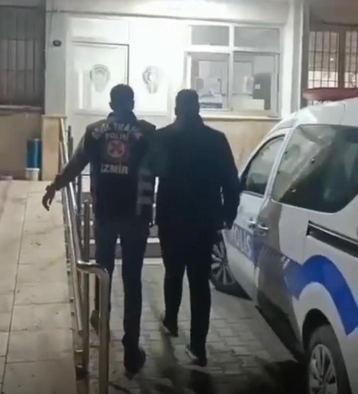 İZMİR’İN BAYRAKLI İLÇESİNDE TERS YÖNDE SEYREDEN TİCARİ TAKSİ SÜRÜCÜSÜNE 16 BİN 613 TL CEZA...