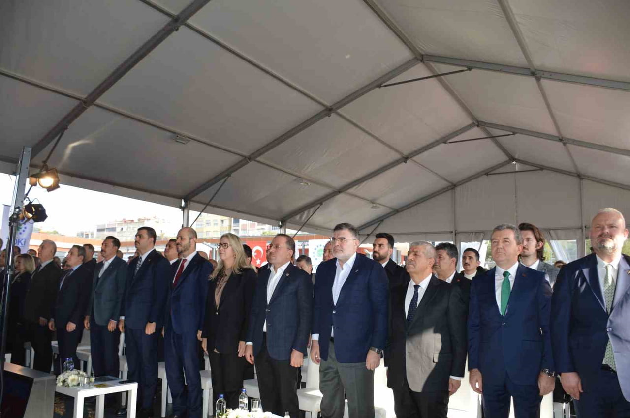 İZMİR’İN İLK MİLLET BAHÇESİ, BERGAMA İLÇESİNDE DÜZENLENEN TÖRENLE HİZMETE GİRDİ.