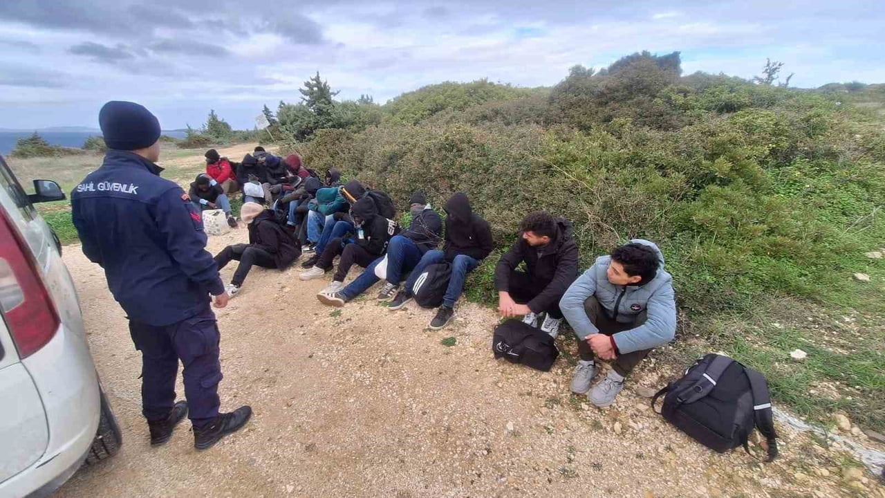 İZMİR’İN SEFERİHİSAR VE ÇEŞME İLÇELERİNDE SAHİL GÜVENLİK KOMUTANLIĞI EKİPLERİNCE GERÇEKLEŞTİRİLEN...