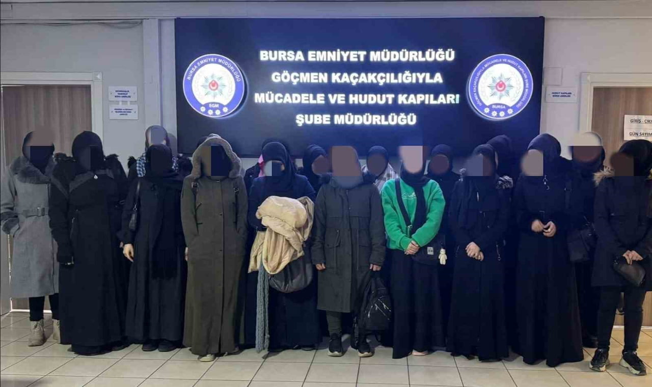 KAÇAK YABANCI UYRUKLU ŞAHISLARIN ÇALIŞTIRILDIĞI İŞ YERİNE OPERASYON : 46 GÖÇMEN YAKALANDI