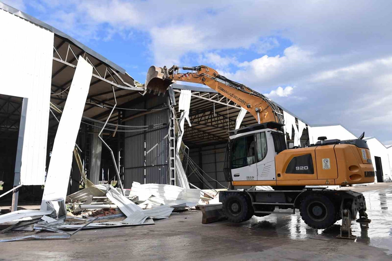 KAÇAK YAPILAŞMANIN ÖNÜNE GEÇMEK VE DOĞAL ALANLARI KORUMAK AMACIYLA ÇALIŞMALARINI ARALIKSIZ BİR...