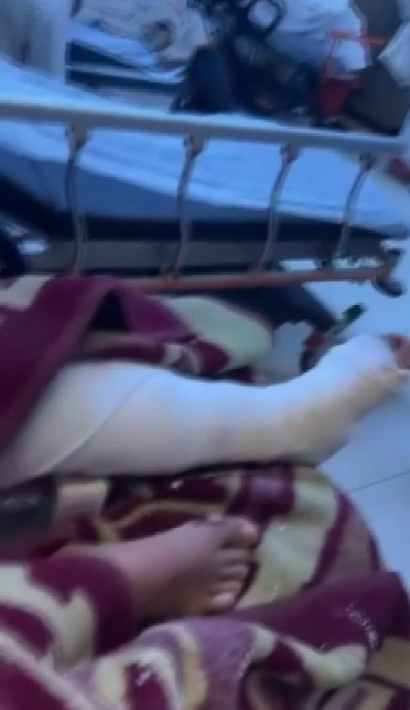 KADIKÖY CADDEBOSTAN SAHİLİ'NDE YÜZMEK İÇİN DENİZE GİRDİKLERİ SIRADA KUVVETLİ LODOS NEDENİYLE...