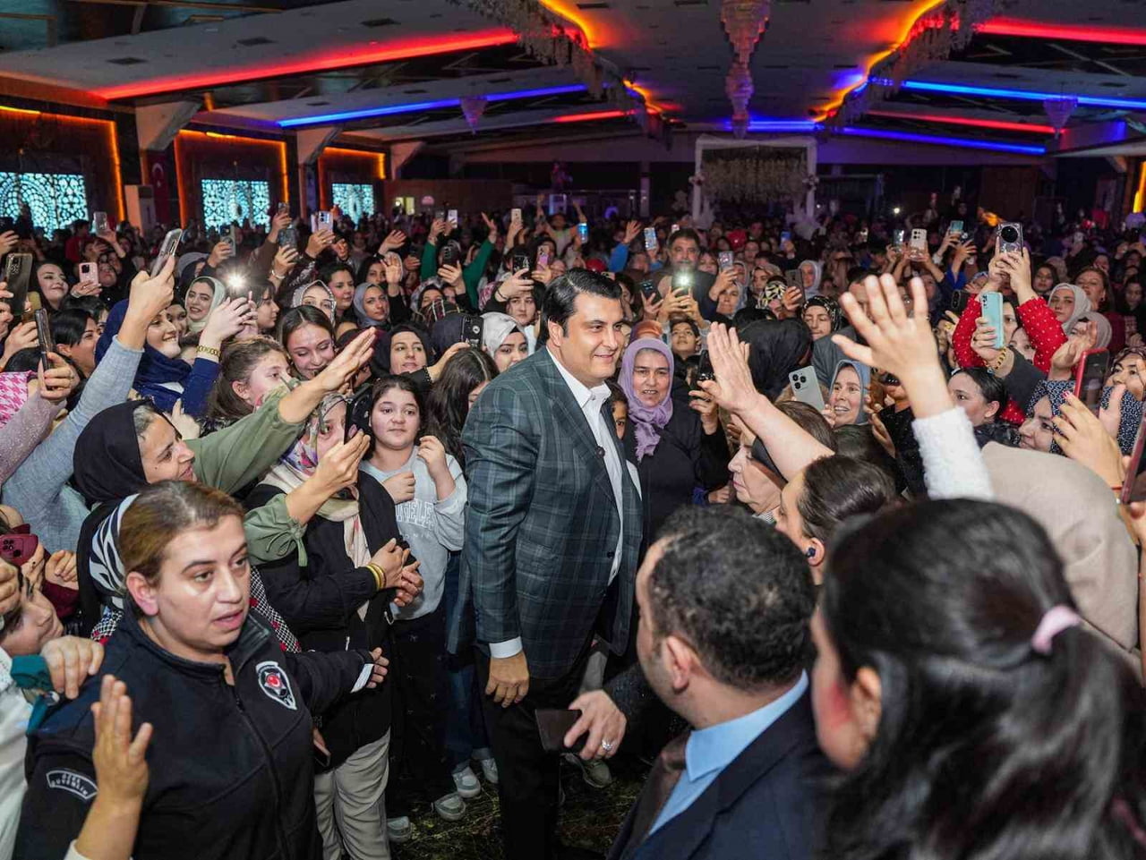 KADINLAR MATİNESİ, ŞEHİTKAMİL’E RENK KATTI