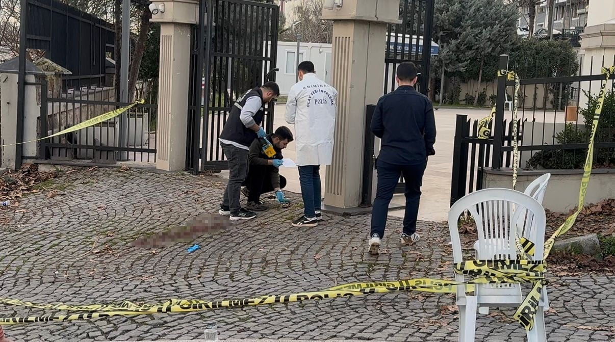 KAĞITHANE’DE, BİR KİŞİ ANNESİNİN CENAZE NAMAZINDAN SONRA NAMAZINDAN SONRA KARDEŞİNİ SİLAHLA VURDU....