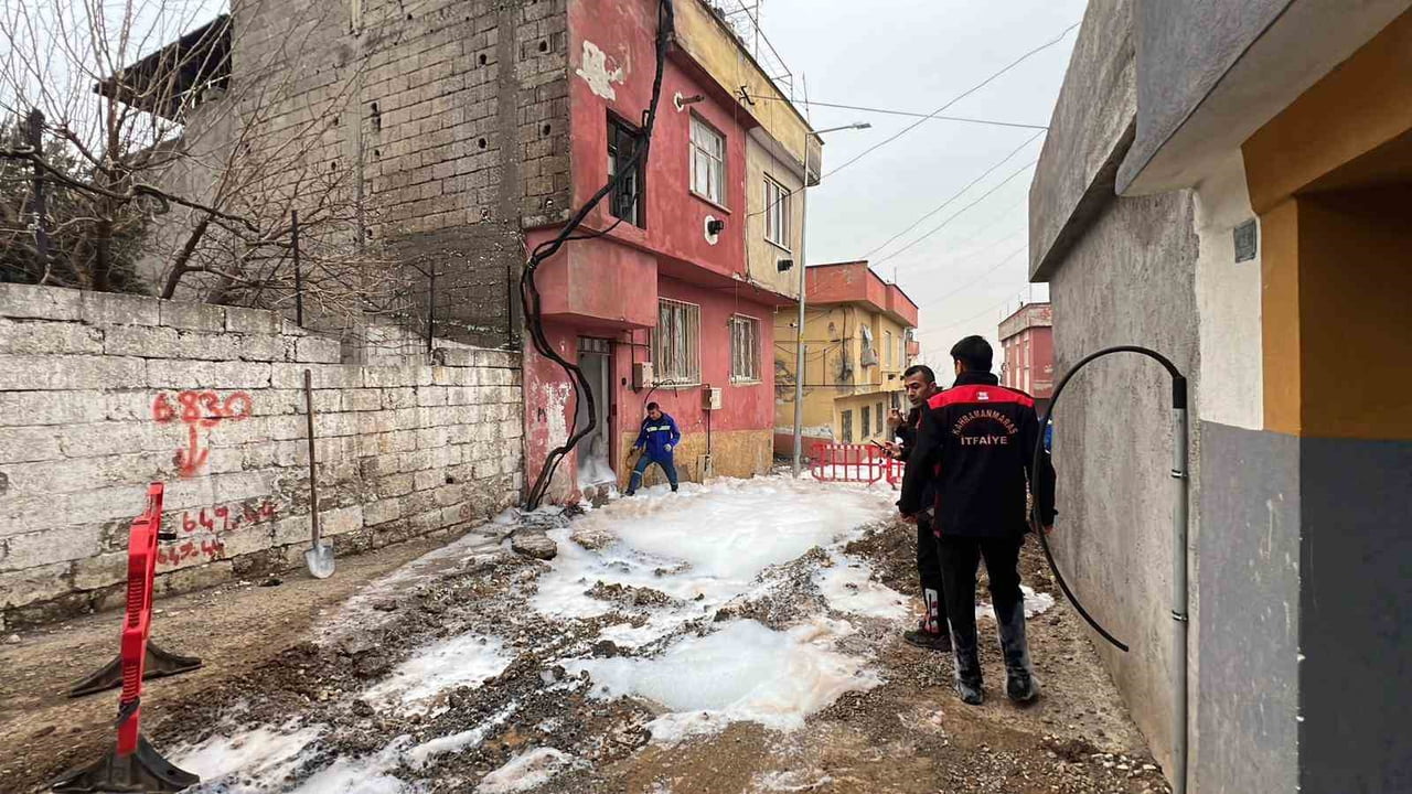 KAHRAMANMARAŞ'TA ALTYAPI ÇALIŞMASI SIRASINDA DOĞAL GAZ BORUSU PATLAMASI SONUCU MEYDANA GELEN...