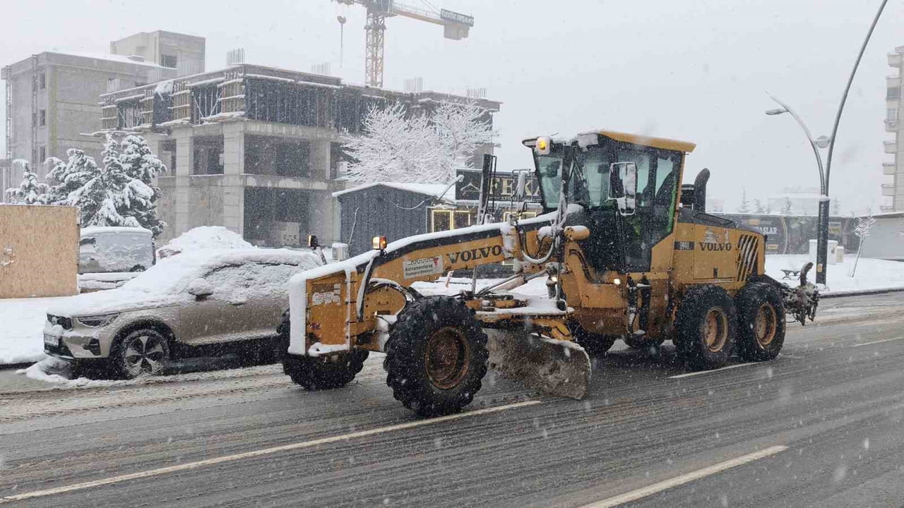 KAHRAMANMARAŞ BÜYÜKŞEHİR BELEDİYESİ, BUGÜN ÖĞLE SAATLERİNDEN İTİBAREN ŞEHİR GENELİNDE ETKİLİ OLAN...