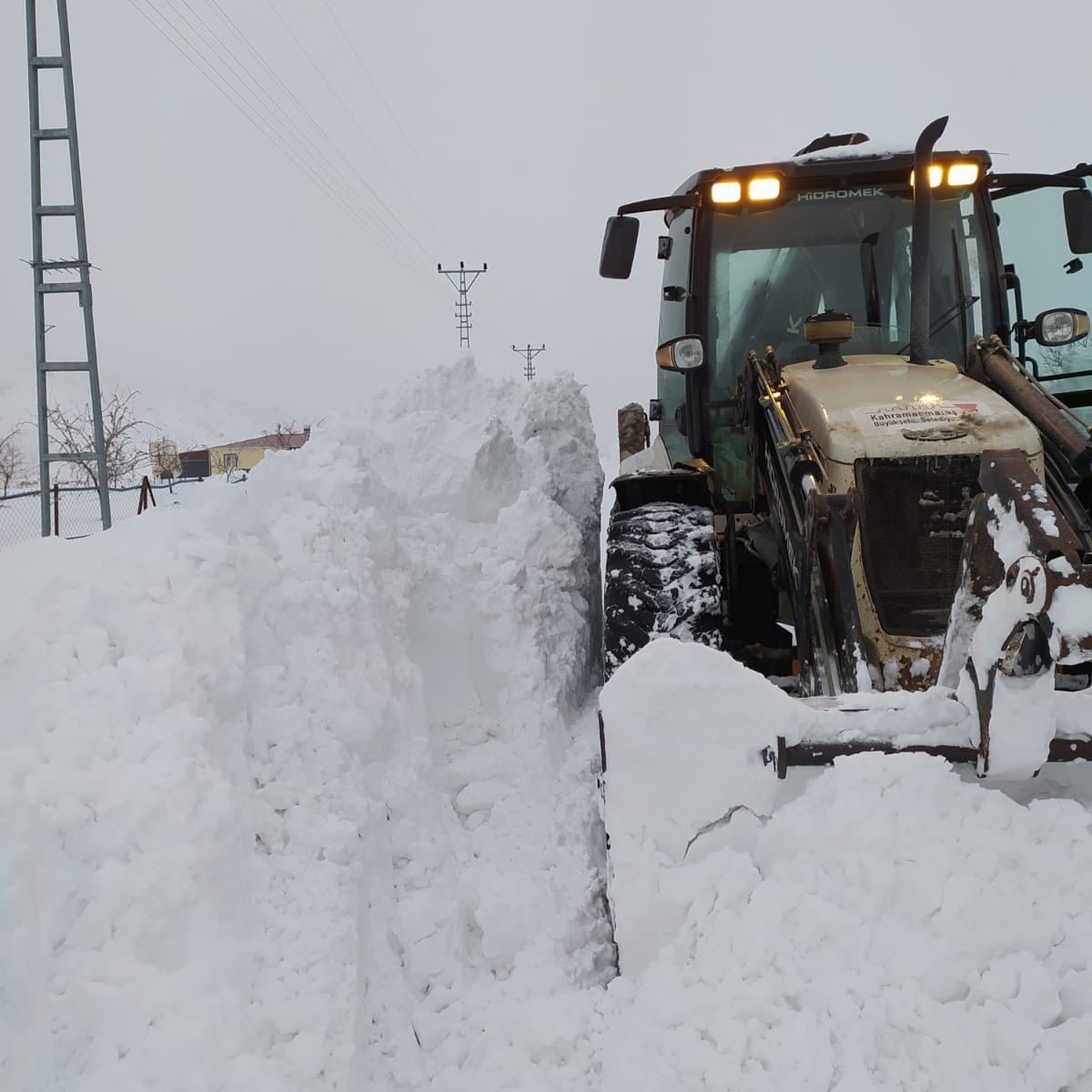 KAHRAMANMARAŞ BÜYÜKŞEHİR BELEDİYESİ, KAR YAĞIŞININ ULAŞIMDA VE GÜNLÜK YAŞAMDA AKSAMALARA NEDEN...