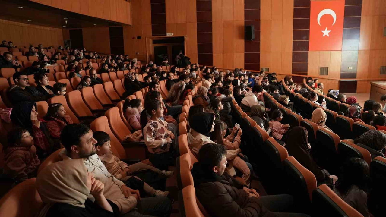 KAHRAMANMARAŞ BÜYÜKŞEHİR BELEDİYESİ, YARIYIL TATİLİNİN İLK GÜNÜNDE “BREMEN MIZIKACILARI”...