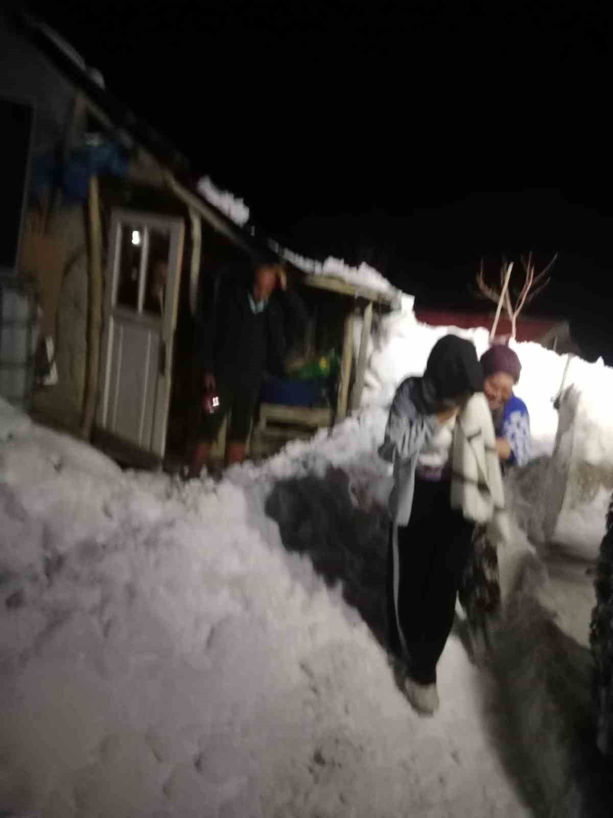 KAHRAMANMARAŞ’TA ENGİZEK DAĞI BÖLGESİNDEKİ YAYLADA RAHATSIZLANAN VATANDAŞ, ZORLU ARAZİ ŞARTLARINA...