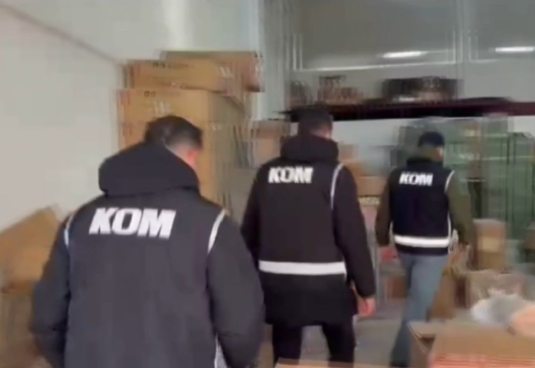 KAHRAMANMARAŞ’TA GÜMRÜK KAÇAĞI CEP TELEFONLARINA YÖNELİK DÜZENLENEN OPERASYONDA PİYASA DEĞERİ...