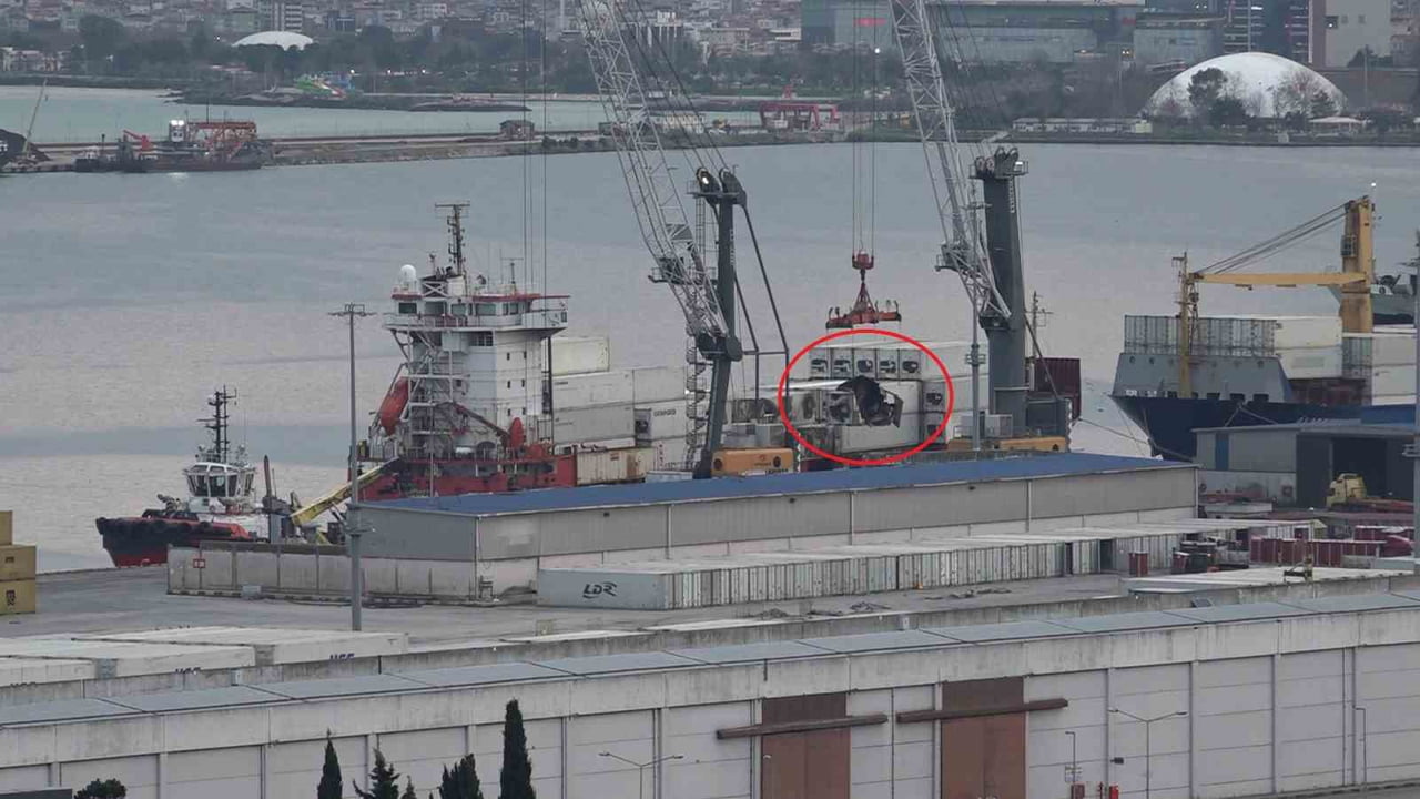 KAMERUN BAYRAKLI "AURELİA" İSİMLİ KONTEYNER GEMİSİ, KARADENİZ’DE DRON SALDIRISINA UĞRAMASININ...