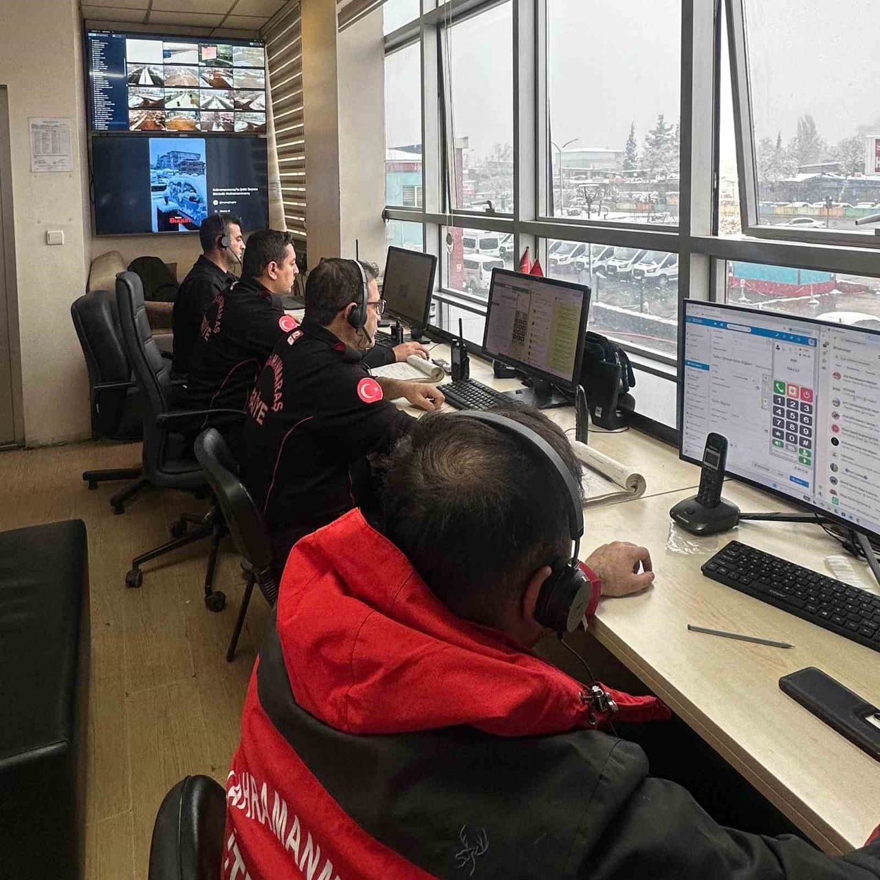 KAR YAĞIŞININ BAŞLADIĞI İLK ANDAN İTİBAREN BÜYÜKŞEHİR BELEDİYESİ AFET KOORDİNASYON MERKEZİ’NE...