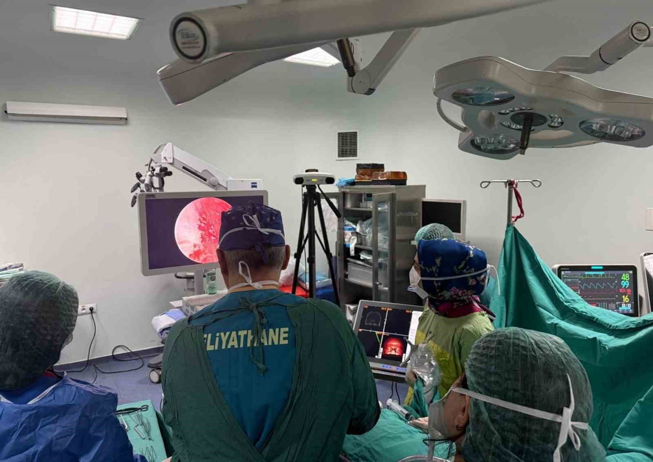 KARABÜK EĞİTİM VE ARAŞTIRMA HASTANESİ’NDE İL GENELİNDE İLK KEZ, HERHANGİ BİR KESİ YAPILMADAN...