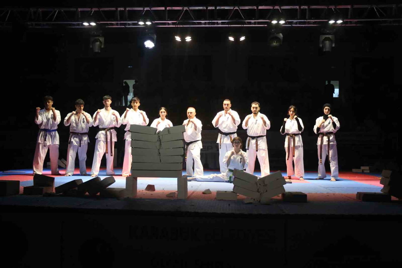 KARABÜK’ÜN EV SAHİPLİĞİNİ YAPTIĞI TÜRKİYE KYOKUSHİN STİL KARATE ŞAMPİYONASI’NDA MÜSABAKALAR...