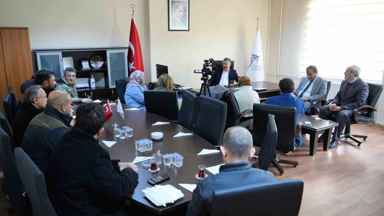 KARABÜK ÜNİVERSİTESİ(KBÜ) REKTÖRÜ PROF. DR. FATİH KIRIŞIK, EFLANİ MESLEK YÜKSEKOKULUNUN 2025-2026...