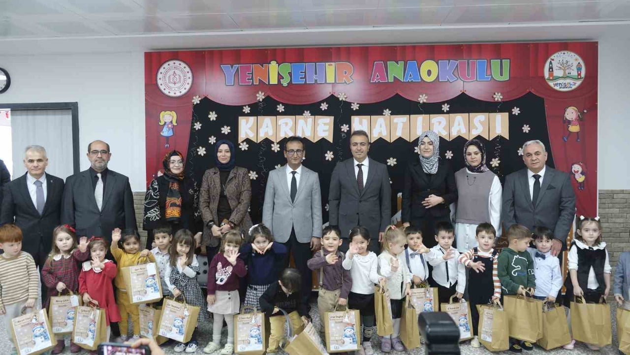 KARAMAN’DA 49 BİN 103 ÖĞRENCİ KARNE SEVİNCİ YAŞARKEN, YENİŞEHİR ANAOKULUNDA DÜZENLENEN KARNE...