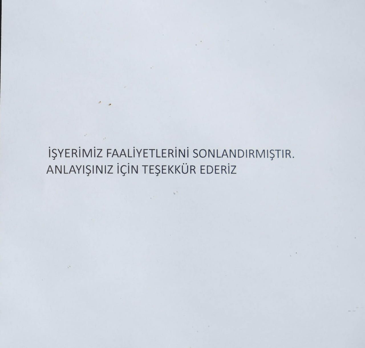 KARAMAN’DA BİR BEYAZ EŞYA BAYİSİNDEN ÜRÜN SATIN ALAN VATANDAŞLAR, MAĞAZANIN KAPATILMASININ...