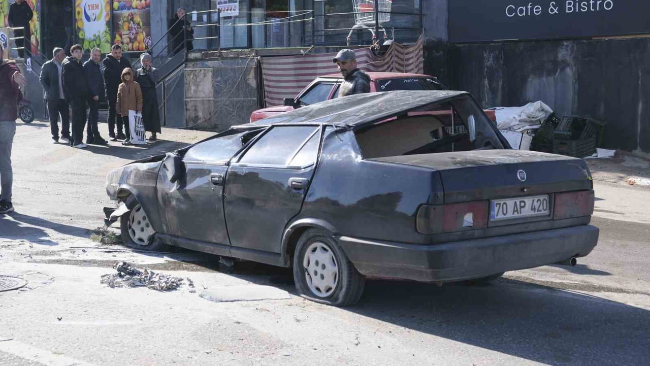 KARAMAN’DA BİR SÜRÜCÜ ANNESİNİ TELEFONLA ARAMAK İSTERKEN TAKLA ATAN OTOMOBİLDEN ATLAYARAK CANINI...